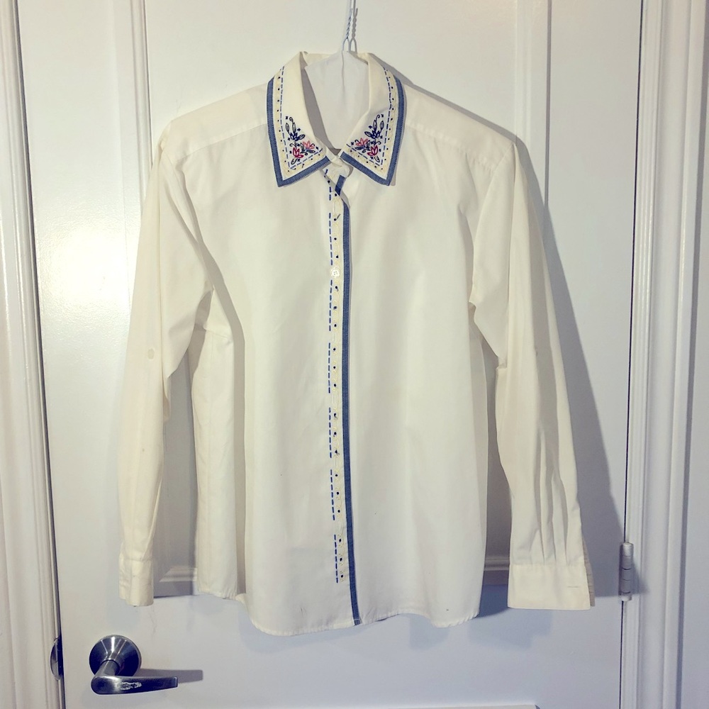 WHITE BLOUSE w/ Embroidered Collar and Front. Boho. Size XL